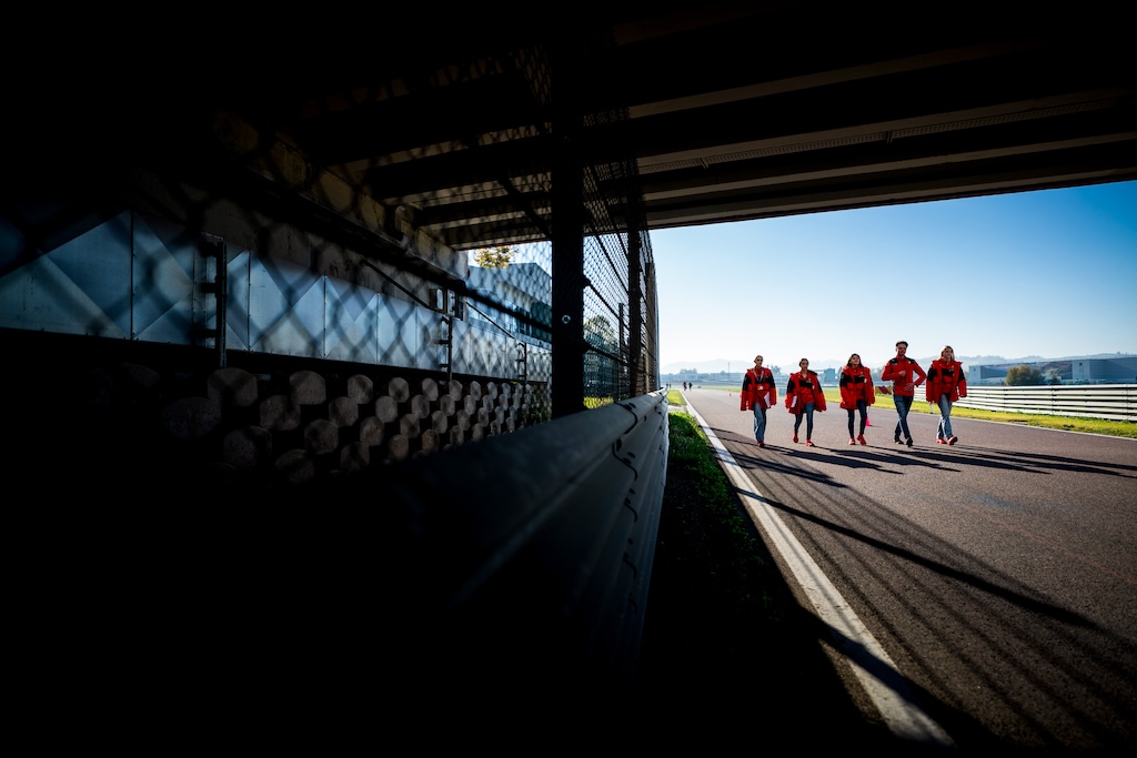 Udvalgt af selveste Ferrari: 14-årige Alba kæmpede sig gennem nåleøjet
(Foto: FIA Women In Motorsport)